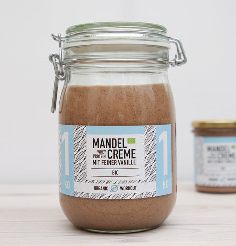 Organic almond cream with whey protein + vanilla